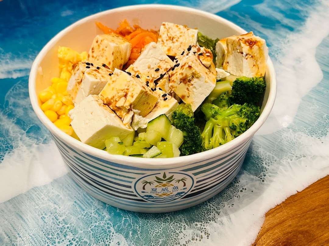 crispy-sesame-tofu-with-broccoli-1 Healthy meal prep bowl featuring crispy sesame tofu, steamed broccoli, and white rice