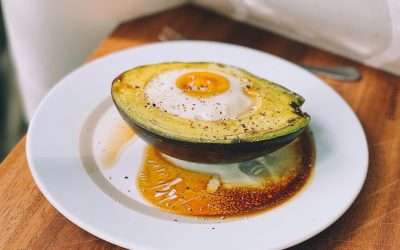 Baked Eggs in Avocado: Classic Breakfast for Two