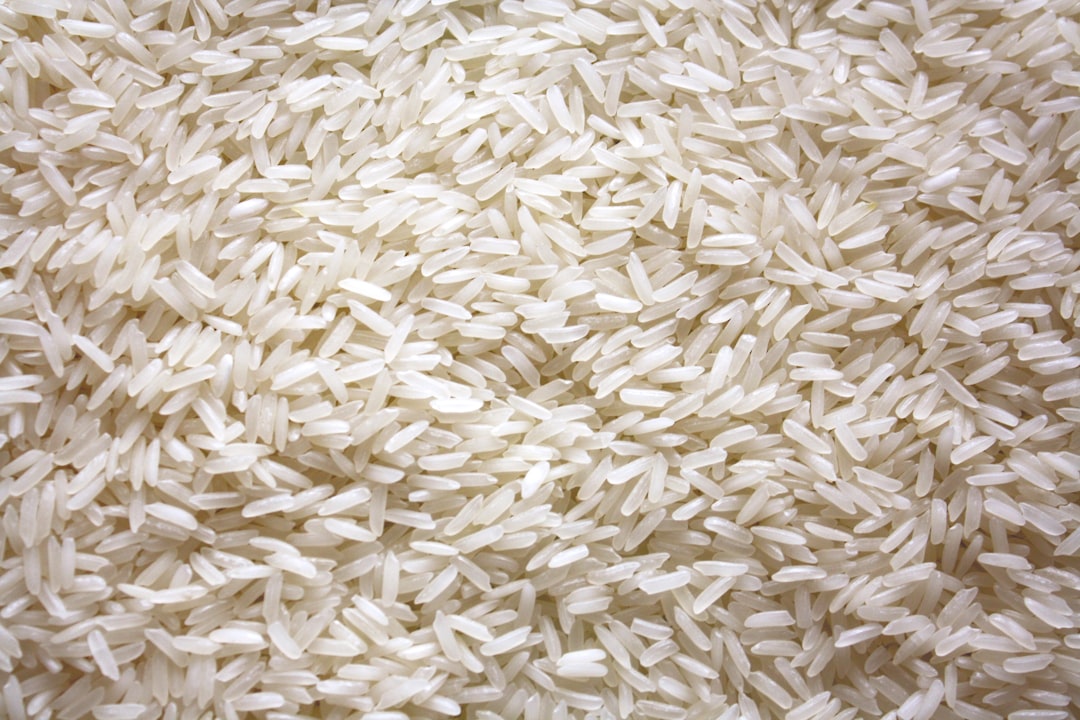 how-to-pick-the-best-rice-for-each-recipe Extreme close-up texture of uncooked raw white long-grain rice